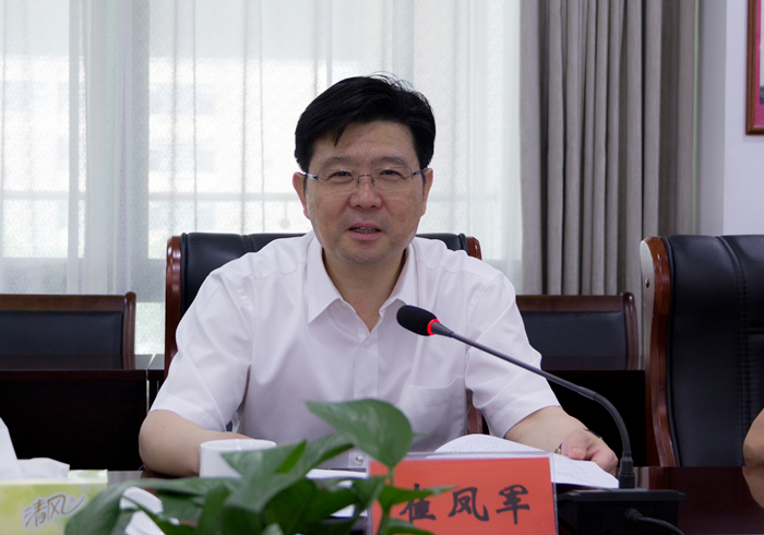 泰山学院校长秦梦华一行来校考察交流