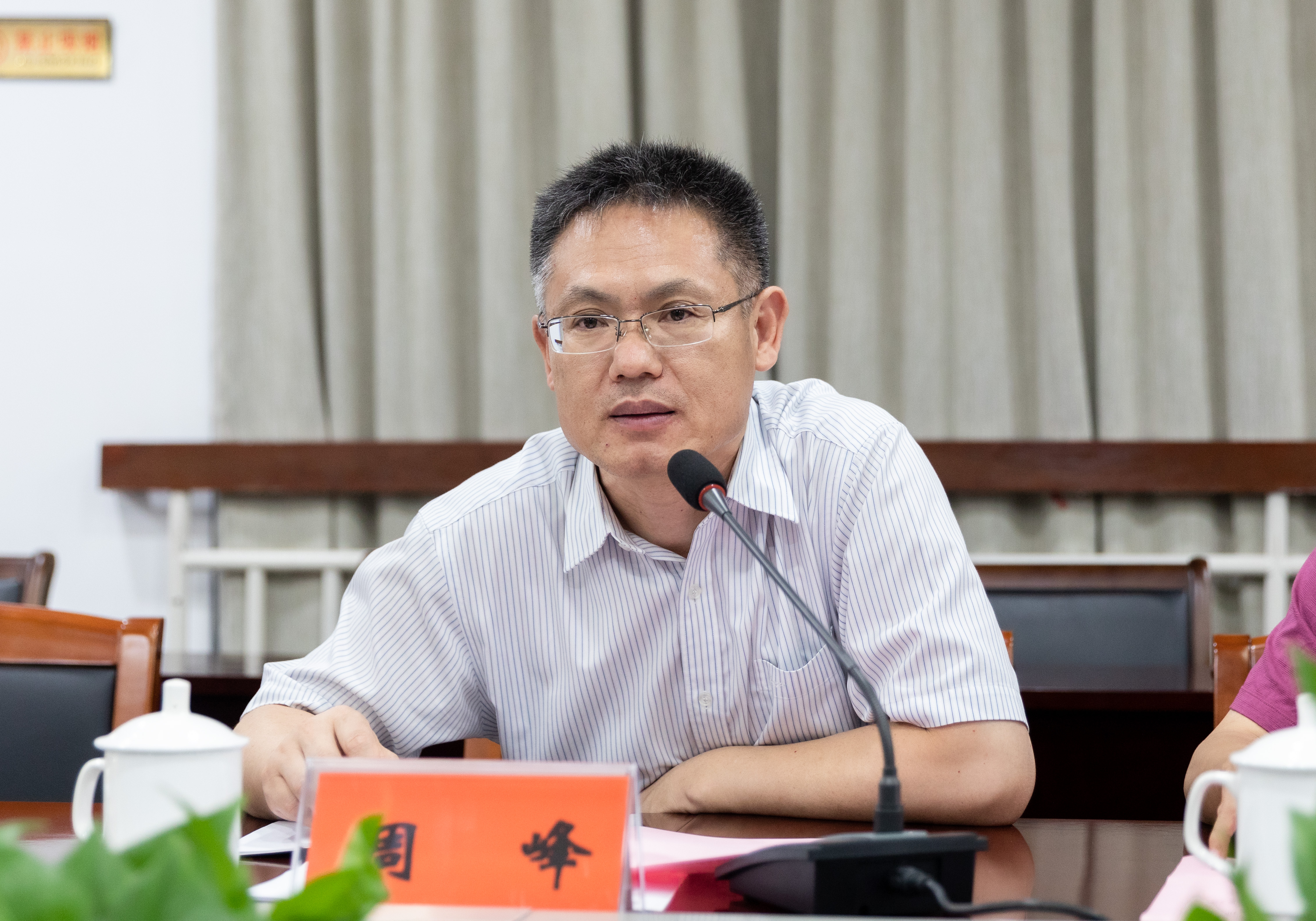 巢湖学院党委书记周峰一行来校考察