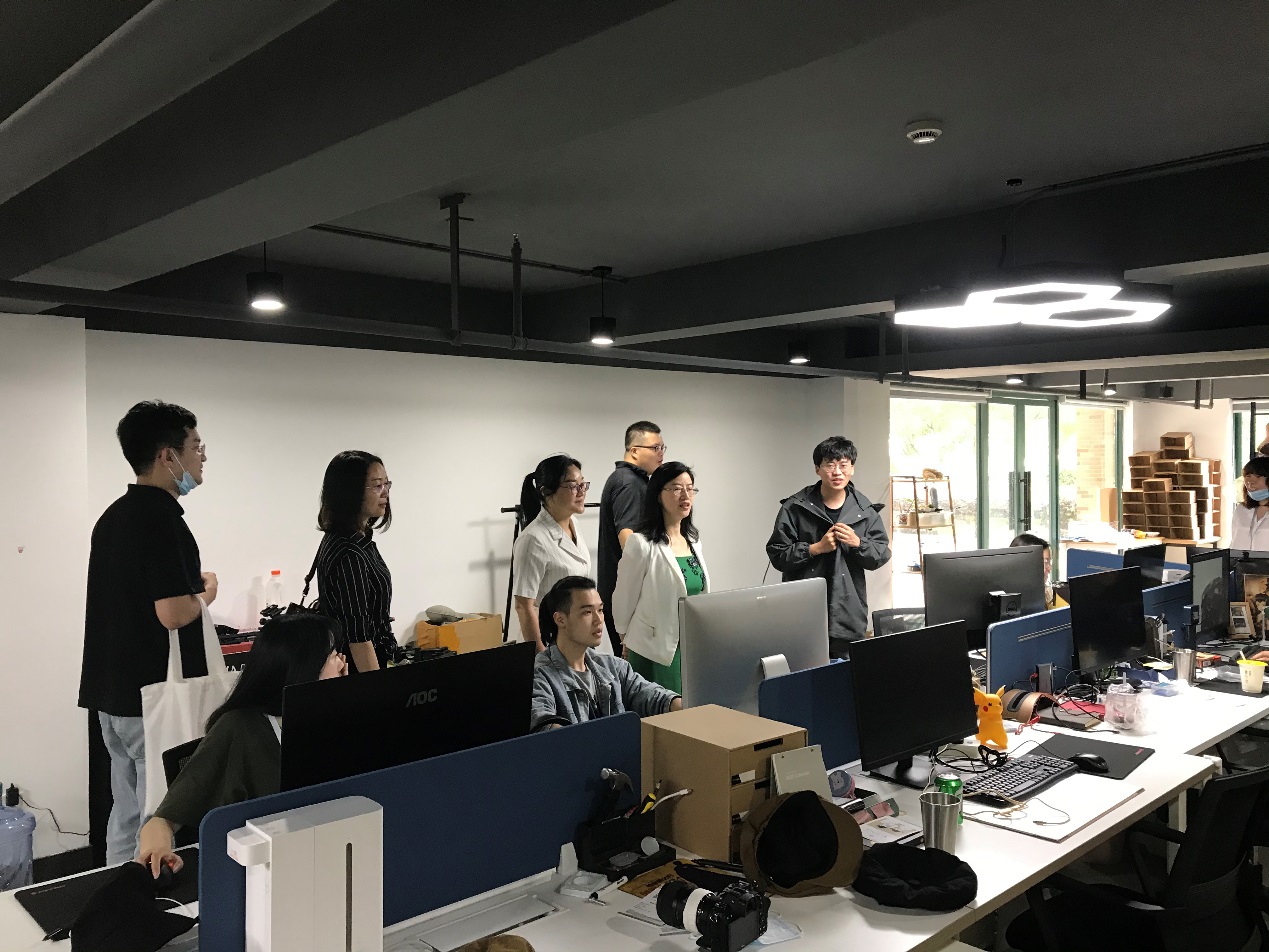 市妇联领导考察调研大学生创业园