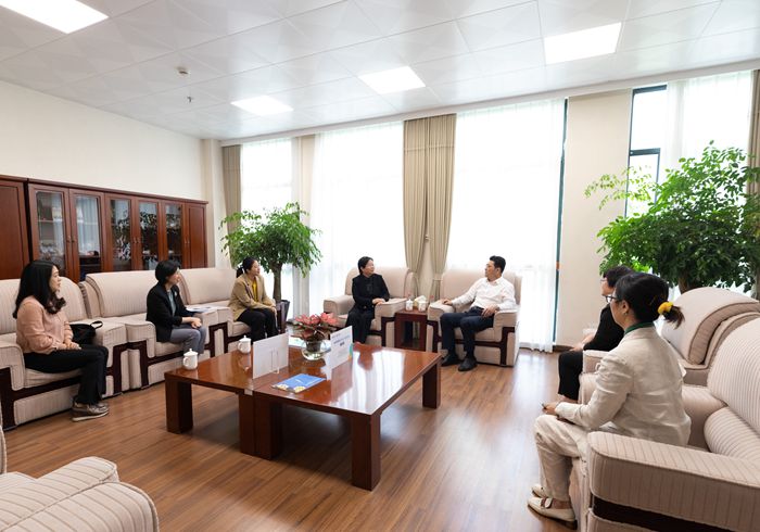 台州市妇联主席范卫东一行来校调研