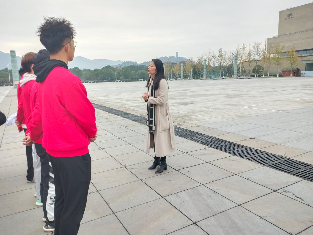 艺美乐扬情更长 学校送文化下乡团队走进彝乡