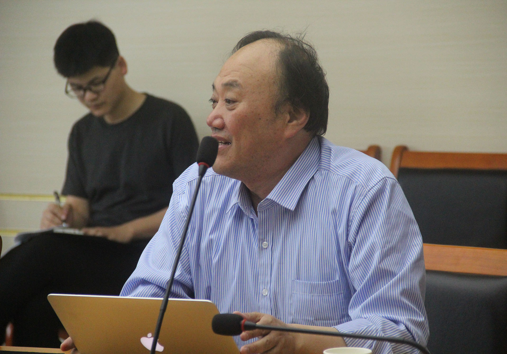 南京大学朱俊杰教授来校作学术讲座