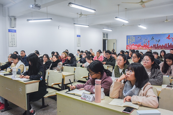 人文学院举行考研经验交流会-台州学院